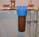 Встановлення фільтра жорсткого очищення води з нарізанням різьби на трубі Ø ½