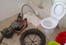 Прочищення каналізації в туалеті до стояка більше 3 м, підвищена складність