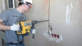Штробіння стін для монтажу електромережі (панель)
