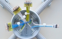 З'єднання проводів в розподільній коробці електричній (пайка проводки оловяно-свинцевим припоєм або зварюванням )